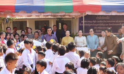 ປະທານປະເທດ ຊຸກຍູ້ຊ່ວຍເຫລືອໂຮງຮຽນປະຖົມ-ມັດທະຍົມ ບ້ານຫລັກ 28 ເມືອງປາກຊ່ອງ ລວມມູນຄ່າ 100 ລ້ານກີບ