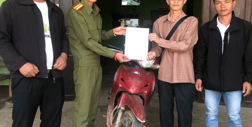 ປກສ ແຂວງບໍ່ແກ້ວ ມອບລົດຈັກ 2 ຄັນ ທີ່ຖືກຄົນຮ້າຍລັກໄປ ຄືນໃຫ້ເຈົ້າຂອງເດີມ