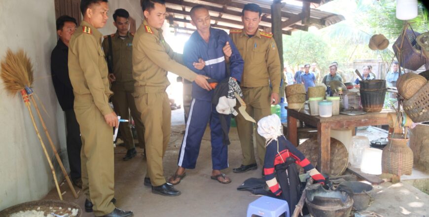 ຈຳລອງເຫດການຄືນ ຄາຕະກຳເມຍຍ້ອນມີຂໍ້ຂັດແຍ່ງກັນດ້ານຊັບສິນລະຫວ່າງຜົວ-ເມຍ