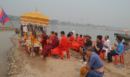 ພຣະພຸດທະຮູບເກົ່າແກ່ທີ່ຂຸດຄົ້ນພົບຢູ່ຫາດຕໍ່ໜ້າດອນເຜິ້ງຄຳ ແຂວງບໍ່ແກ້ວ ລວມ 6 ອົງ