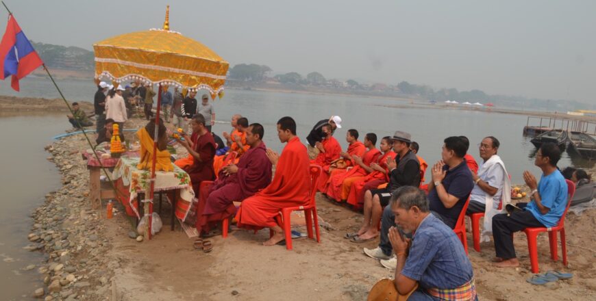 ພຣະພຸດທະຮູບເກົ່າແກ່ທີ່ຂຸດຄົ້ນພົບຢູ່ຫາດຕໍ່ໜ້າດອນເຜິ້ງຄຳ ແຂວງບໍ່ແກ້ວ ລວມ 6 ອົງ ພຣະພຸດທະຮູບເກົ່າແກ່ທີ່ຂຸດຄົ້ນພົບຢູ່ຫາດຕໍ່ໜ້າດອນເຜິ້ງຄຳ ແຂວງບໍ່ແກ້ວ ລວມ 6 ອົງ