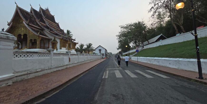 ຫລວງພະບາງ ເລີ່ມໂຄງການທົດລອງຈັດສັນເຂດປອດລົດ ສົ່ງເສີມການທ່ອງທ່ຽວດ້ວຍການຍ່າງທ່ຽວຊົມປູຊະນີຍະສະຖານອັນໂດດເດັ່ນ ຫລວງພະບາງ ເລີ່ມໂຄງການທົດລອງຈັດສັນເຂດປອດລົດ ສົ່ງເສີມການທ່ອງທ່ຽວດ້ວຍການຍ່າງທ່ຽວຊົມປູຊະນີຍະສະຖານອັນໂດດເດັ່ນ