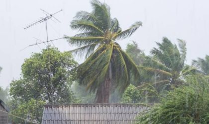 ຕອນບ່າຍອາກາດຍັງຈະຮ້ອນ ຫາ ຮ້ອນເອົ້າຢູ່ທົ່ວໄປ ແລະ ຈະມີຝົນຕົກ ຟ້າຮ້ອງໃນລະດັບຄ່ອຍ ພ້ອມມີລົມພັດແຮງ