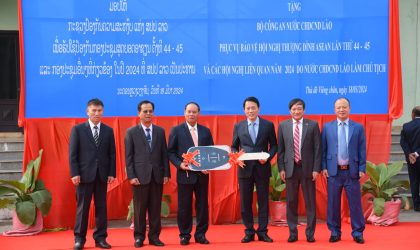ຫວຽດນາມມອບລົດຊ່ວຍເຫລືອຮັບໃຊ້ປ້ອງກັນກອງປະຊຸມສຸດຍອດອາຊຽນ 50 ຄັນ