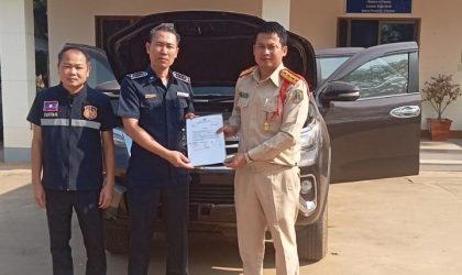 ຈະລາຈອນ ປກສ ແຂວງບໍ່ແກ້ວ ມອບລົດບໍ່ມີເອກະສານ ໃຫ້ພາສີປະຈໍາແຂວງ ດຳເນີນການສືບສວນ