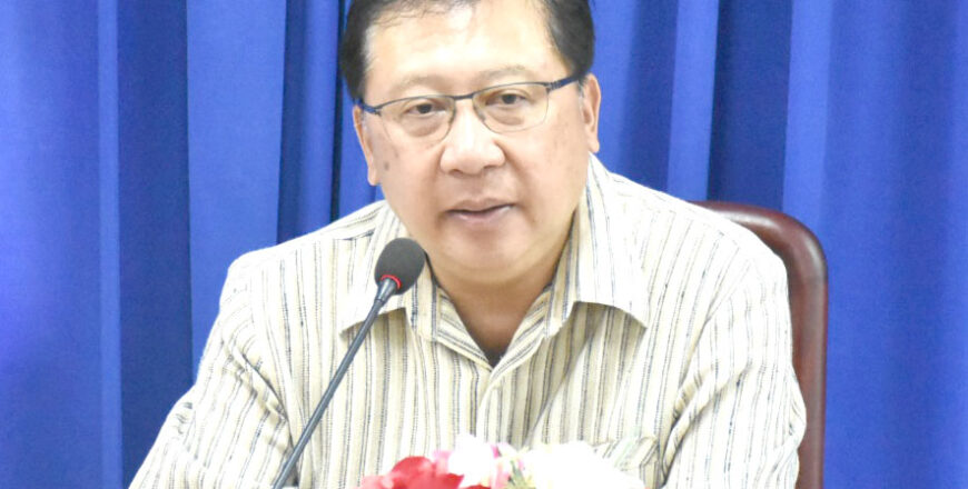 ຮອງລັດຖະມົນຕີກະຊວງສຶກສາ ເນັ້ນໃຫ້ຄູ-ອາຈານ ແຂວງສະຫວັນນະເຂດ ພັດທະນາຕົນເອງໃຫ້ເຂັ້ມແຂງໜັກແໜ້ນຢ່າງຮອບດ້ານ
