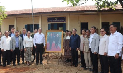 ນາຍົກລັດຖະມົນຕີ ຢ້ຽມຢາມໂຮງຮຽນວິຈິດສິນແຂວງຈຳປາສັກ ແລະ ຊຸກຍູ້ປັບປຸງການກໍ່ສ້າງພື້ນຖານໂຄງລ່າງ