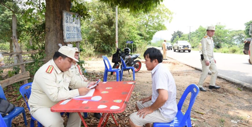 ຈະລາຈອນ ເມືອງສັງທອງ ເຂັ້ມງວດກວດກາຄວາມຖືກຕ້ອງຍານພາຫະນະ ໃນໄລຍະສະຫລອງປີໃໝ່ລາວ ພສ 2567