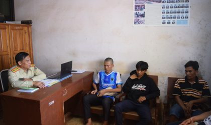 ປກສ ຈຳປາສັກ ສຶກສາອົບຮົມ 2 ໜຸ່ມ ທີ່ກຸ່ມດັດແປງສະພາບເຕັກນິກລົດ ແລະ ຂີ່ລົດໄວ-ໃຊ້ສຽງດັງກວນເມືອງ