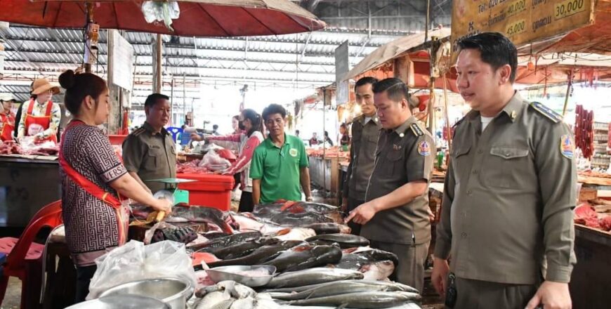 ເຈົ້າໜ້າທີ່ກວດກາການຄ້າ ແຂວງຈໍາປາສັກ ລົງກວດກາສິນຄ້າ ຢູ່ຕະຫລາດໃໝ່ປາກເຊ ເພື່ອຄວບຄຸມລາຄາສິນບໍ່ໃຫ້ເໜັງຕີງແຮງໃນໄລຍະບຸນປີໃໝ່ລາວ