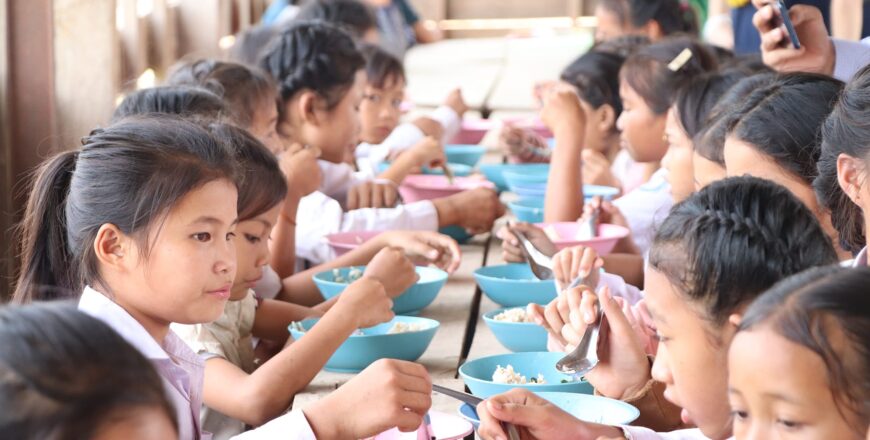 ມີໂຮງຮຽນ 248 ແຫ່ງ ຢູ່ແຂວງຄຳມ່ວນ ແລະ ສະຫວັນນະເຂດ ໄດ້ເຂົ້າໂຄງການອາຫານທ່ຽງໃນໂຮງຮຽນ ມີໂຮງຮຽນ 248 ແຫ່ງ ຢູ່ແຂວງຄຳມ່ວນ ແລະ ສະຫວັນນະເຂດ ໄດ້ເຂົ້າໂຄງການອາຫານທ່ຽງໃນໂຮງຮຽນ