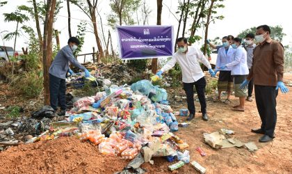 ເມືອງປາກລາຍ ທຳລາຍສິນຄ້າໝົດອາຍຸ 45 ລາຍການ  
