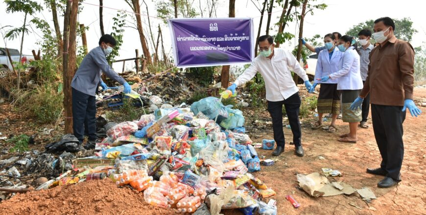 ເມືອງປາກລາຍ ທຳລາຍສິນຄ້າໝົດອາຍຸ 45 ລາຍການ  
