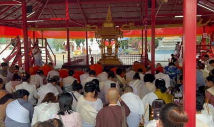 ຊາວນະຄອນຫລວງພະບາງ ອັງເຊີນອົງພະເຈົ້າໝ່ານລົງຫົດສົງ