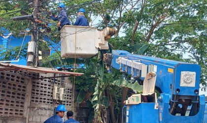 ໜ່ວຍປະຕິບັດການໄຟຟ້າລາວ ເລັ່ງສ້ອມແປງລະບົບໄຟຟ້າໃນ 9 ຕົວເມືອງ ນະຄອນຫລວງວຽງຈັນ ທີ່ຖືກຜົນກະທົບຈາກພາຍຸ