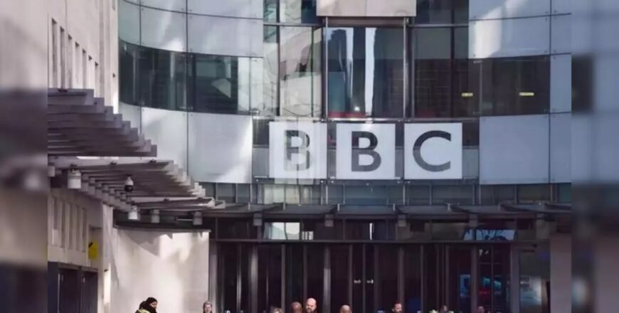 BBC ກຽມເລີກຈ້າງພະນັກງານ 500 ຄົນ ເນັ້ນສູ່ເປົ້າໝາຍເປັນສື່ດິຈິຕອນ BBC ກຽມເລີກຈ້າງພະນັກງານ 500 ຄົນ ເນັ້ນສູ່ເປົ້າໝາຍເປັນສື່ດິຈິຕອນ