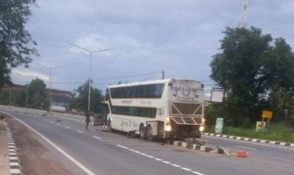 ລົດເມສາຍໃຕ້ ນະຄອນຫລວງວຽງຈັນ-ປາກເຊ ເສຍຫລັກຕຳຄູກາງ