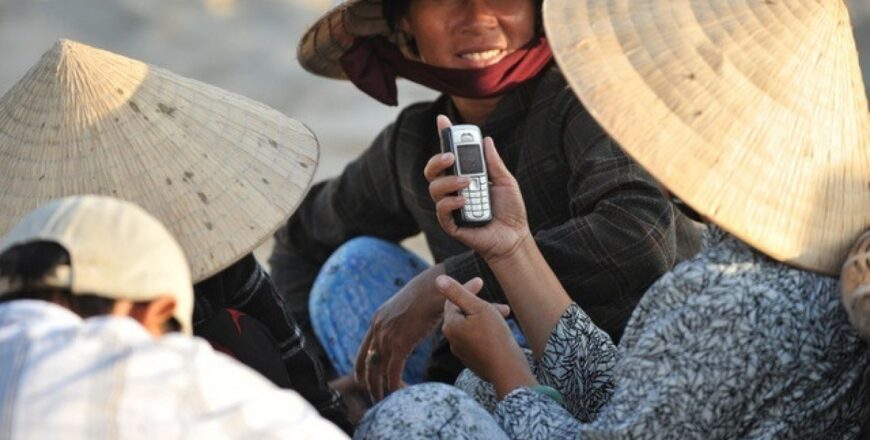 ຫວຽດນາມກຽມປິດເຄືອຂ່າຍ 2G ກະຕຸ້ນປະຊາຊົນຫັນມາໃຊ້ສະມາດໂຟນ ຫວຽດນາມກຽມປິດເຄືອຂ່າຍ 2G ກະຕຸ້ນປະຊາຊົນຫັນມາໃຊ້ສະມາດໂຟນ
