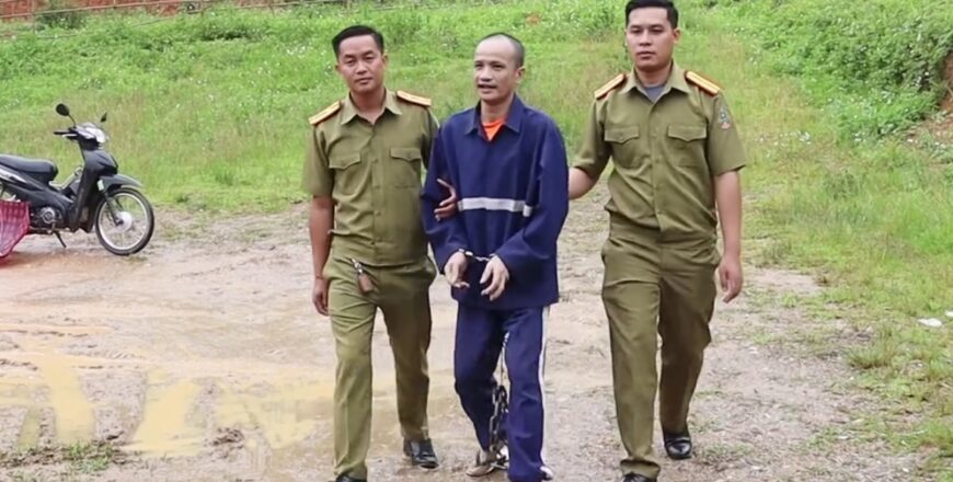 ຊວນໝູ່ໄປກິນໄປດື່ມນຳ ແຕ່ໝູ່ບໍ່ໄປ ເກີດໃຈຮ້າຍໃຊ້ປືນຍິງໝູ່ ແລ້ວຫລົບໜີ