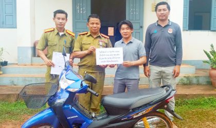ປກສ ເມືອງຈອມເພັດ ຈັບຕົວໂຈນລັກລົດຈັກໄດ້ 2 ຄົນ ພ້ອມລົດມາມອບຄືນ ເຈົ້າຂອງເດີມ