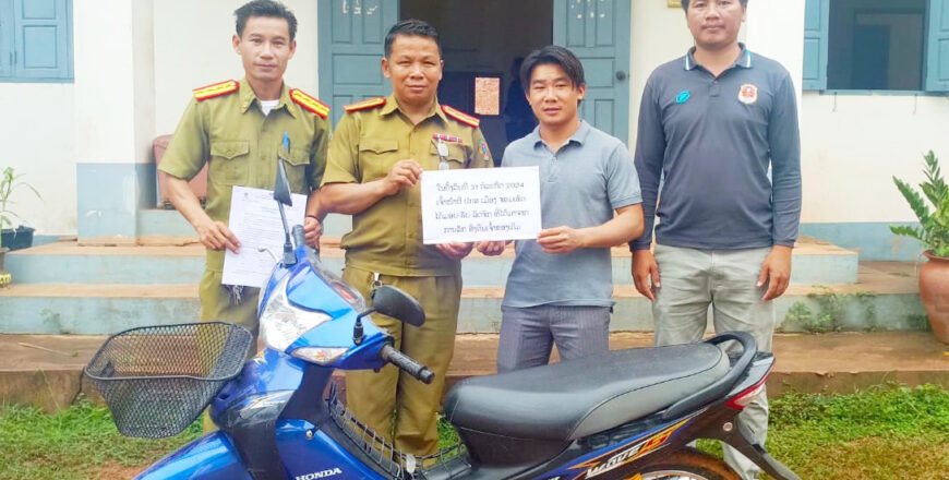 ປກສ ເມືອງຈອມເພັດ ຈັບຕົວໂຈນລັກລົດຈັກໄດ້ 2 ຄົນ ພ້ອມລົດມາມອບຄືນ ເຈົ້າຂອງເດີມ