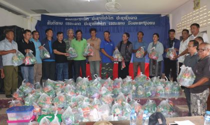 ຮອງເຈົ້າແຂວງບໍ່ແກ້ວ ລົງຢ້ຽມຢາມ ແລະ ຊ່ວຍເຫລືອ ປະຊາຊົນທີ່ຖືກຜົນກະທົບນໍ້າຖ້ວມ ຢູ່ເມືອງປາກທາ