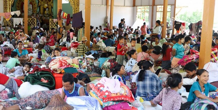 ຜູ້ເສຍຊີວິດຈາກນໍ້າຖ້ວມຄັ້ງໃຫຍ່ຢູ່ມຽນມາເພີ່ມຂຶ້ນເກີນ 300 ຄົນ ປະຊາຊົນຍັງລໍຖ້າການຊ່ວຍເຫລືອ