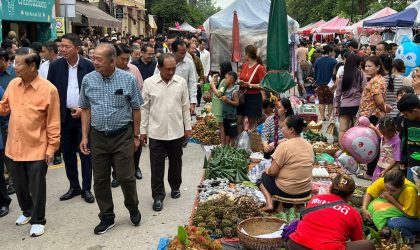 ນະຄອນຫລວງພະບາງ ເປີດງານໂລະລາດໃນງານບຸນຫໍ່ເຂົ້າປະດັບດິນ ມີຜູ້ເຂົ້າຮ່ວມຢ່າງຄຶກຄື້ນ