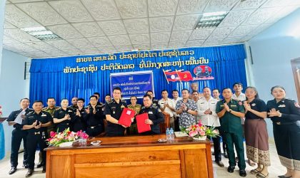 ມອບ-ຮັບໜ້າທີ່ຫົວໜ້າດ່ານພາສີສາກົນພູເກືອ ຜູ້ເກົ່າ ແລະ ຜູ້ໃໝ່