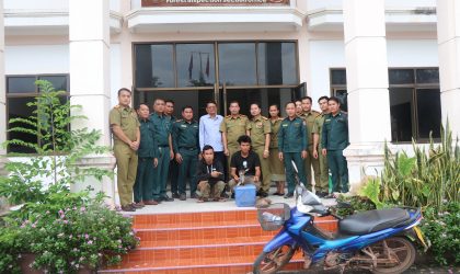 ມອບຜູ້ຖືກຫາ 2 ຄົນ ພ້ອມສັດປ່າຫວງຫ້າມ ໃຫ້ກອງກວດກາປ່າໄມ້ ແຂວງຄຳມ່ວນ ດຳເນີນຄະດີ