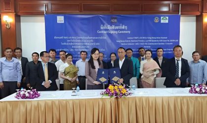 ເຊັນສັນຍາໂຄງການປັບປຸງເສັ້ນທາງເທສະບານເມືອງວັງວຽງຄືນໃໝ່ ໃຫ້ສຳເລັດພາຍໃນເວລາ 15 ເດືອນ