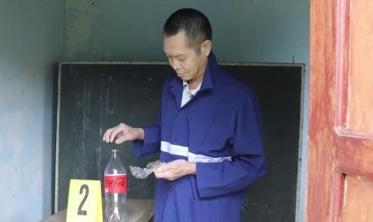 ນຳຕົວຜູ້ກໍ່ເຫດວາງຢາພິດຄອບຄົວຄົນອື່ນຈົນມີຜູ້ເສຍຊີວິດ ມາຈຳລອງເຫດການປະກອບຄຳສາລະພາບ