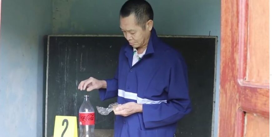ນຳຕົວຜູ້ກໍ່ເຫດວາງຢາພິດຄອບຄົວຄົນອື່ນຈົນມີຜູ້ເສຍຊີວິດ ມາຈຳລອງເຫດການປະກອບຄຳສາລະພາບ