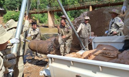 ສຳເລັດການທຳລາຍບົມໃຫຍ່ 750 ປອນ ຢູ່ບ້ານໂພນທອງ ເມືອງວຽງໄຊ