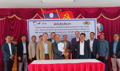 ເຊັນສັນຍາໂຄງການກໍ່ສ້າງທາງຊົນນະບົດຢູ່ 3 ເມືອງ ຂອງແຂວງ ຫົວພັນ ມູນຄ່າ 3 ລ້ານກວ່າໂດລາ