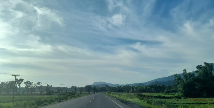 ເສັ້ນທາງດີ ມີຄວາມປອດໄພ ໄປມາກໍປະຢັດ ບົ່ງບອກເຖິງການພັດທະນາຂອງຊາດ ເສັ້ນທາງດີ ມີຄວາມປອດໄພ ໄປມາກໍປະຢັດ ບົ່ງບອກເຖິງການພັດທະນາຂອງຊາດ