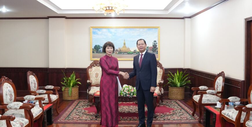 ຮອງລັດຖະມົນຕີກະຊວງການຕ່າງປະເທດ ຕ້ອນຮັບການເຂົ້້າຢ້ຽມຂໍ່ານັບ ແລະ ຍື່ນໜັງສືແຕ່ງຕັ້ງຂອງ ກົງສຸນໃຫຍ່ ແຫ່ງ ສສ ຫວຽດນາມ ປະຈໍາ ແຂວງຈໍາປາສັກ ຄົນໃໝ່ ຮອງລັດຖະມົນຕີກະຊວງການຕ່າງປະເທດ ຕ້ອນຮັບການເຂົ້້າຢ້ຽມຂໍ່ານັບ ແລະ ຍື່ນໜັງສືແຕ່ງຕັ້ງຂອງ ກົງສຸນໃຫຍ່ ແຫ່ງ ສສ ຫວຽດນາມ ປະຈໍາ ແຂວງຈໍາປາສັກ ຄົນໃໝ່