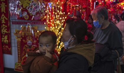 ປະຊາກອນຈີນຫລຸດລົງເປັນປີທີ 3 ຕິດຕໍ່ກັນ ຍິ່ງເນັ້ນເຖິງສະພາບເກີດໜ້ອຍ-ຄົນເຖົ້າເພີ່ມ