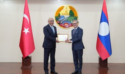ລັດຖະບານ ປະດັບຫລຽນກາມິດຕະພາບ ໃຫ້ທູດຕວັກກີ ປະຈໍາລາວ