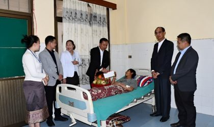 ການນໍາແຂວງຈໍາປາສັກ ຕິດຕາມ ແລະ ໃຫ້ກຳລັງໃຈຜູ້ເຄາະຮ້າຍອຸປະຕິເຫດ ທີ່ປິ່ນປົວຢູ່ໂຮງໝໍແຂວງ