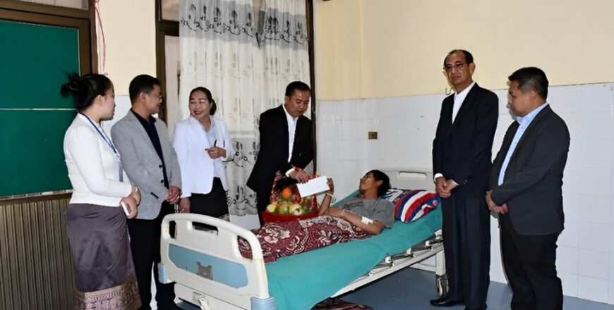 ການນໍາແຂວງຈໍາປາສັກ ຕິດຕາມ ແລະ ໃຫ້ກຳລັງໃຈຜູ້ເຄາະຮ້າຍອຸປະຕິເຫດ ທີ່ປິ່ນປົວຢູ່ໂຮງໝໍແຂວງ