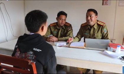ສຶກສາອົບຮົມຊາຍໜຸ່ມກໍ່ເຫດທຳຮ້າຍຮ່າງກາຍແມ່ຍິງ ຢູ່ບຸນກິນຈຽງແຂວງຊຽງຂວາງ