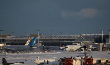 ສາຍການບິນ Delta Air Lines ສະເໜີເງິນຊົດເຊີຍຜູ້ໂດຍສານ ຄົນລະ 30,000 ໂດລາສະຫະລັດ