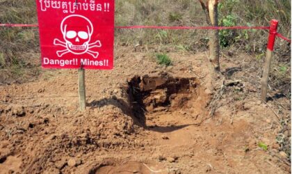 ສປ ຈີນ ມອບເງິນທຶນຊ່ວຍເຫລືອ4.4 ລ້ານໂດລາ ໃຫ້ປະເທດກຳປູເຈຍ ເພື່ອເກັບກູ້ລະເບີດບໍ່ທັນແຕກ