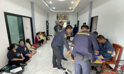 ຕຳຫລວດໄທ ເຂົ້າຈັບກຸມຕົວຄົນໄທແລະຄົນລາວ 10 ຄົນ ເປີດເວບພະນັນໄທ-ລາວ ມີເງິນໝຸນວຽນຫລາຍກວ່າ 3.5 ລ້ານບາດຕໍ່ເດືອນ