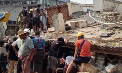 ທ່ານ ທຣໍາ ກ່າວວ່າ ອາເມລິກາຈະໃຫ້ການຊ່ວຍເຫລືອມຽນມາຈາກແຜ່ນດິນໄຫວ ເຖິງວ່າເຈົ້າໜ້າທີ່ USAID ຖືກໄລ່ອອກ-ຕັດງົບ
