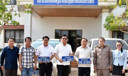 ສະຫວັນນະເຂດ ສະສາງລົດລັດ 24 ຄັນ ໃຫ້ພະນັກງານບໍານານຂອງແຂວງ