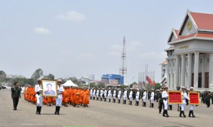 ງານຊາປະນະກິດສົບລະດັບຊາດ ສະຫາຍພົນເອກ ຄໍາໄຕ ສີພັນດອນ ຈັດຂຶ້ນຢ່າງສົມກຽດ