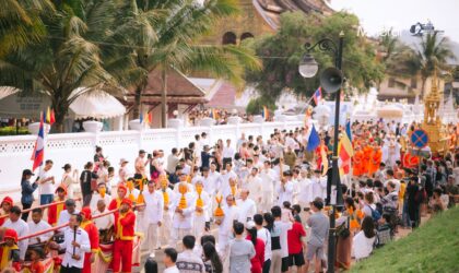 ບຸນປີໃໝ່ລາວ ຢູ່ນະຄອນຫລວງພະບາງ ມີນັກທ່ອງທ່ຽວເຂົ້າມາທ່ອງທ່ຽວ ຫລາຍກວ່າ 1 ແສນຄົນ