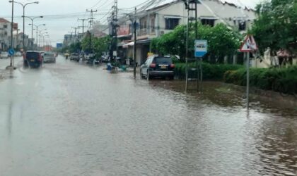 ຝົນຕົກແຮງເທື່ອໃດ ໜ້າໜັກໃຈຢ້ານນໍ້າຖ້ວມຂັງຕາມຫົນທາງ